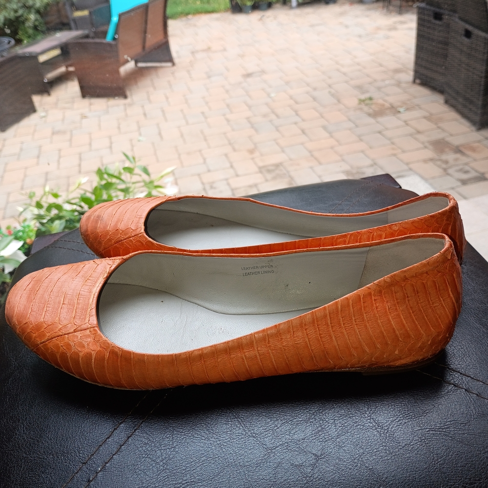 Vera Wang Peach Leather  Toe Slip On Flats Shoes Women's 7.5M.Good Condition